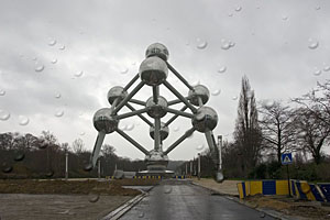 Approche rapide de Bruxelles sous une pluie glaciale ....